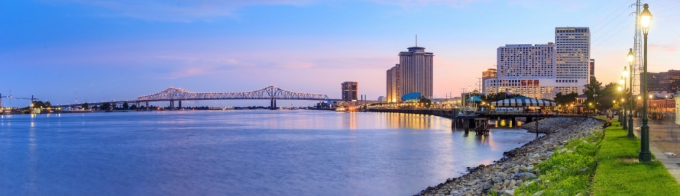 Downtown New Orleans Louisiana am Missisippi River (f11photo / stock.adobe.com)  lizenziertes Stockfoto 
Infos zur Lizenz unter 'Bildquellennachweis'